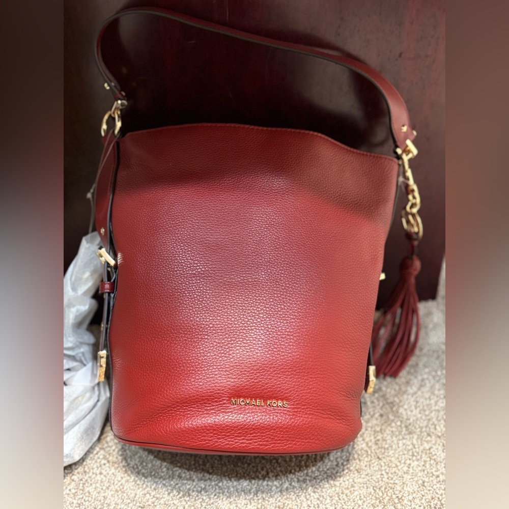 NWT- Michael Kors Brooke Medium Bucket Messenger